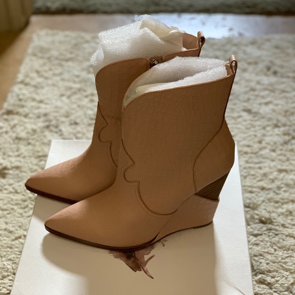 jessica simpson hilrie boot